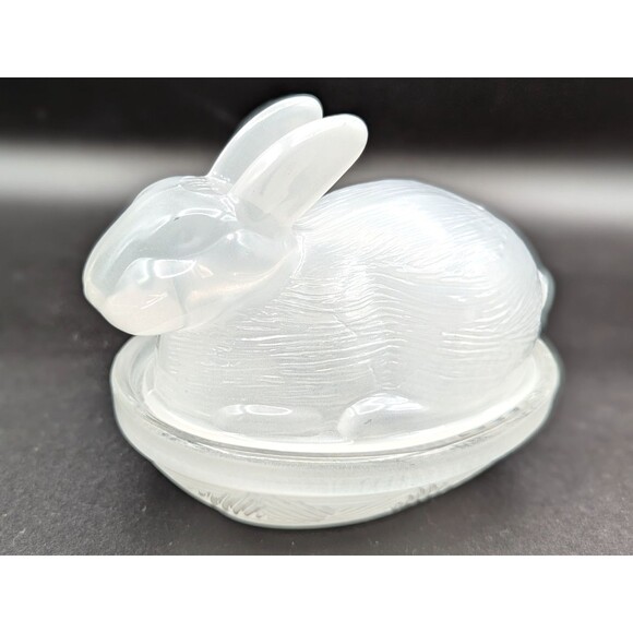 2022 Target Bullseye Easter Glass Bunny on a Nest Container Candy, Soap, Jewelry - Picture 1 of 12